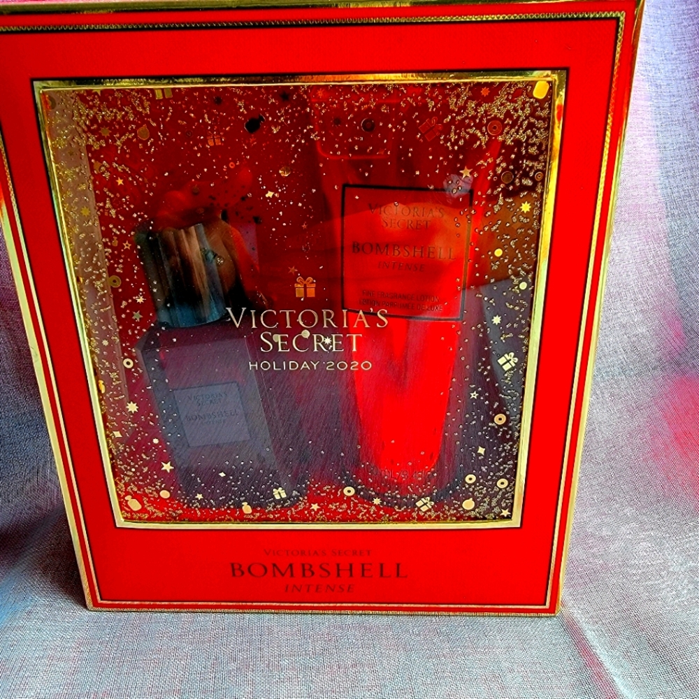 Bombshell lotion and body spray gift set.